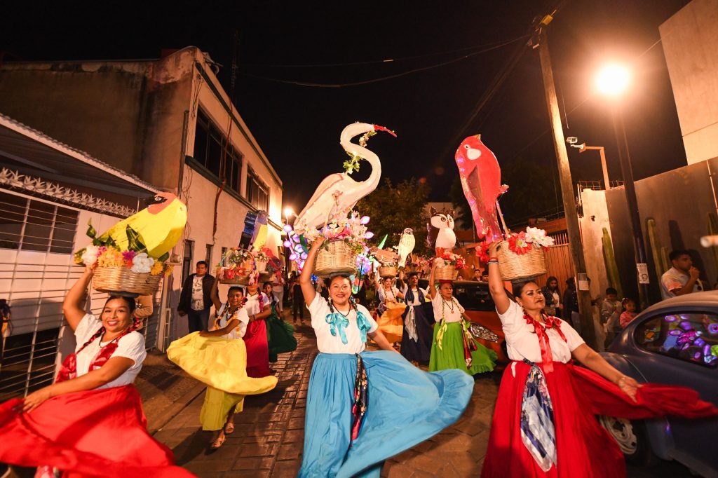 Calenda por la inauguración del Festival de las Aves de Oaxaca.