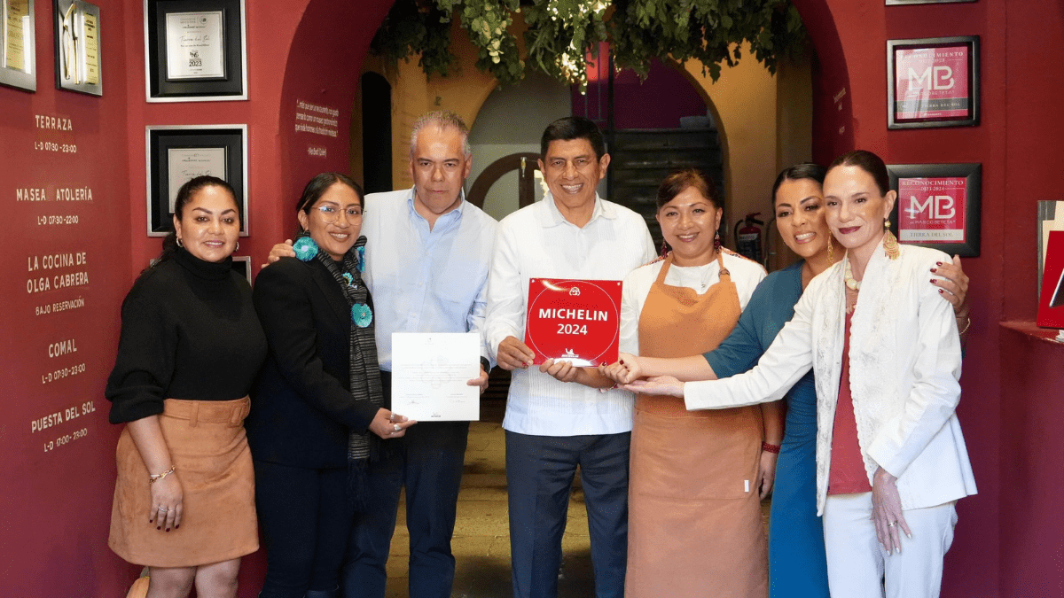 Entrega de reconocimientos a restaurantes de Oaxaca